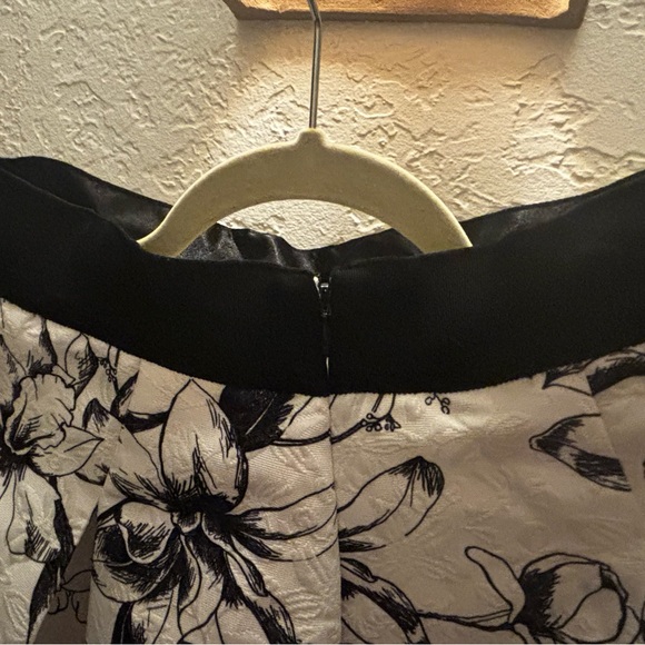 White House Black Market Black & White Floral Circle Skirt - Picture 4 of 6
